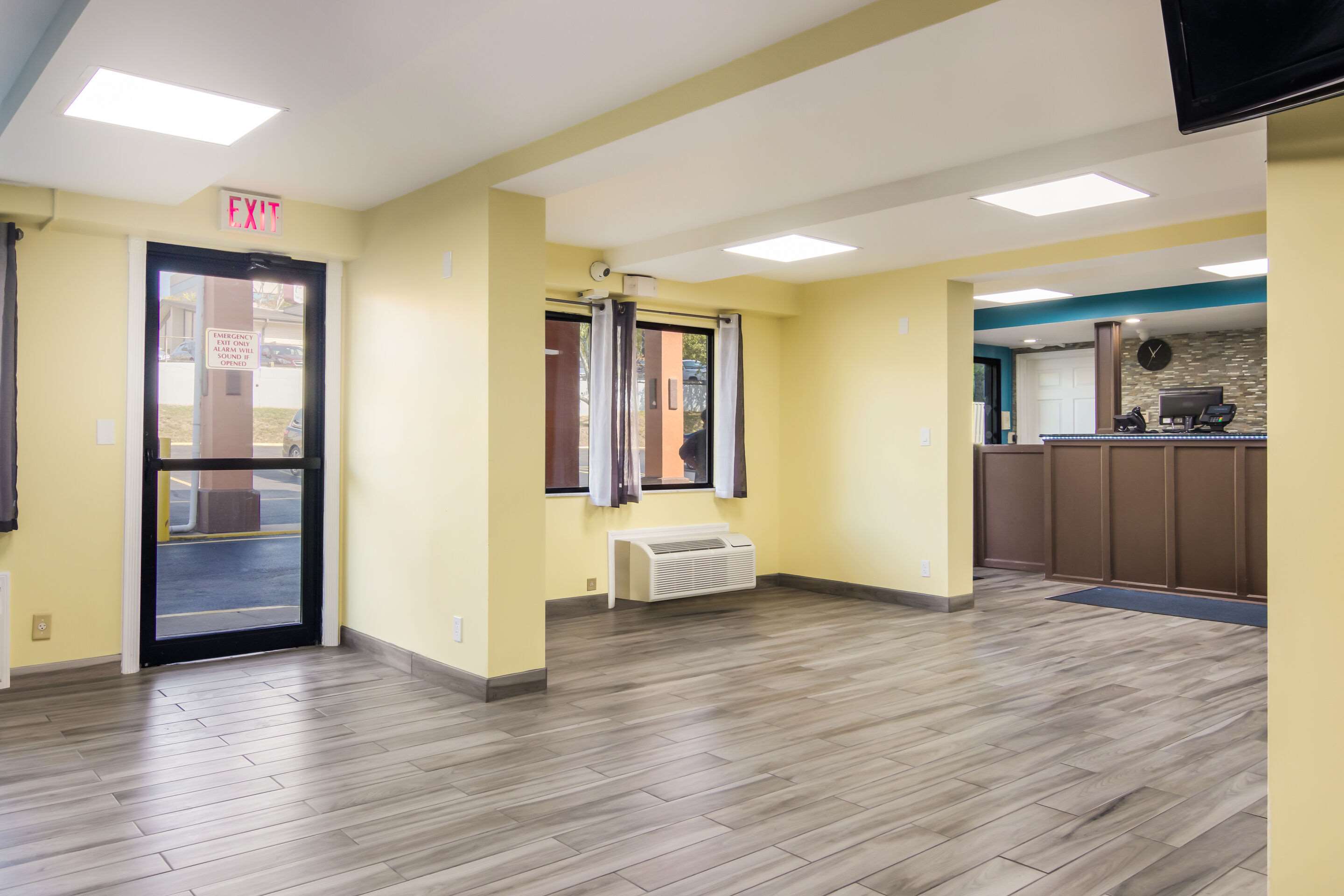 Hotel lobby | Rodeway Inn & Suites Monroeville-Pittsburgh