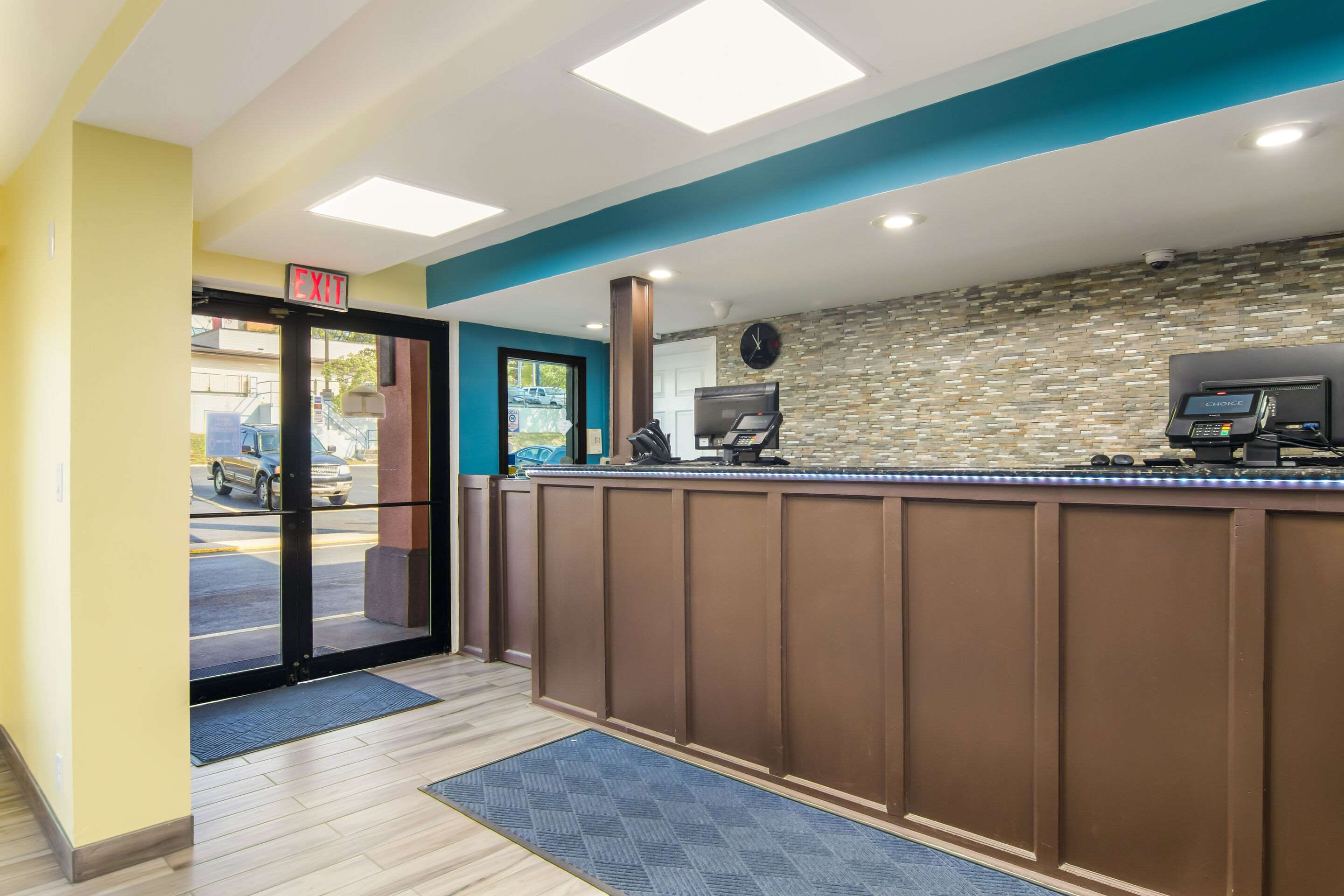 Front desk | Rodeway Inn & Suites Monroeville-Pittsburgh