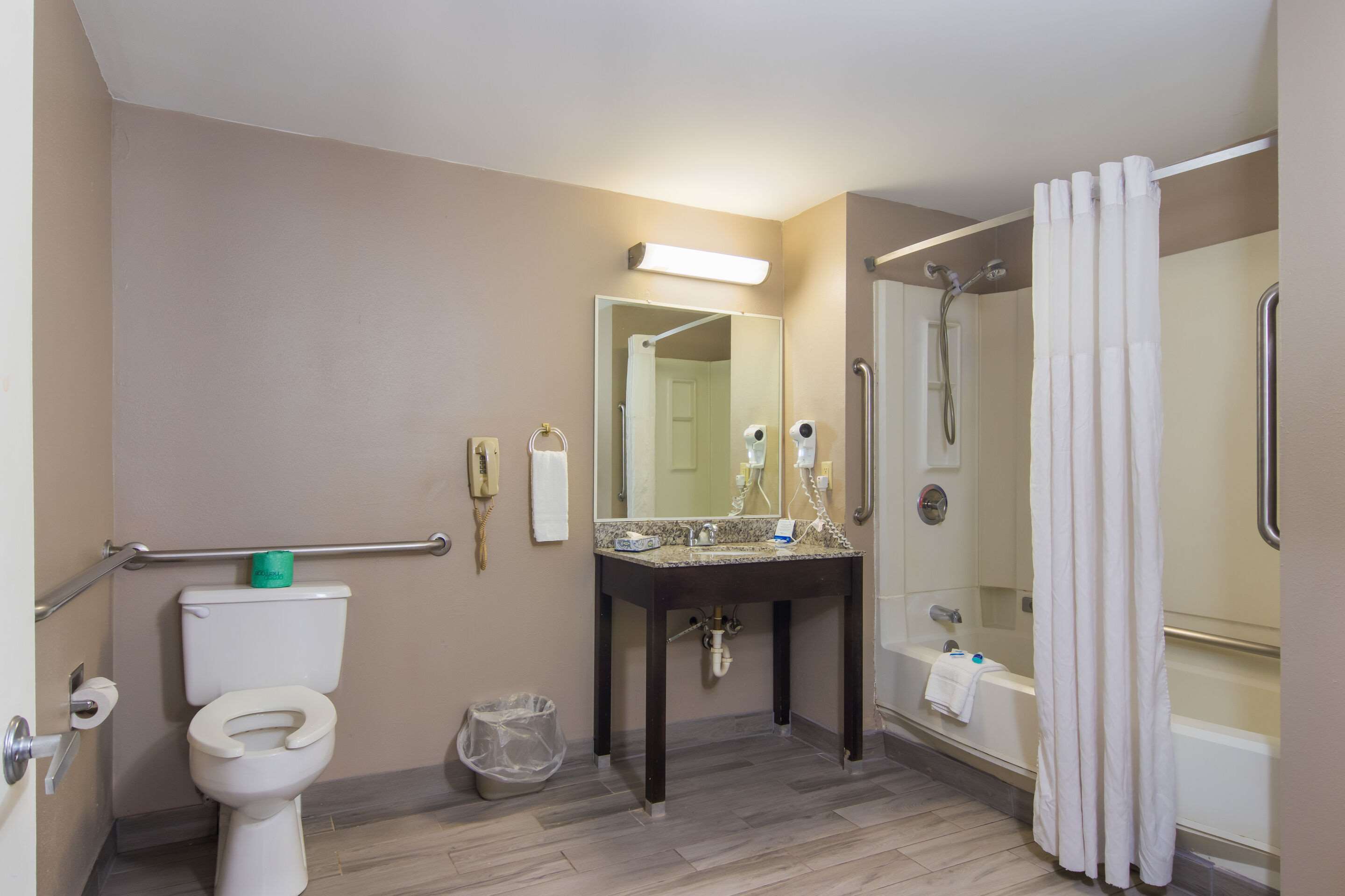 Accessible Guest Room | Rodeway Inn & Suites Monroeville-Pittsburgh