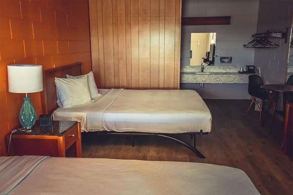  - Starved Rock Motor Inn Travelodge Streator