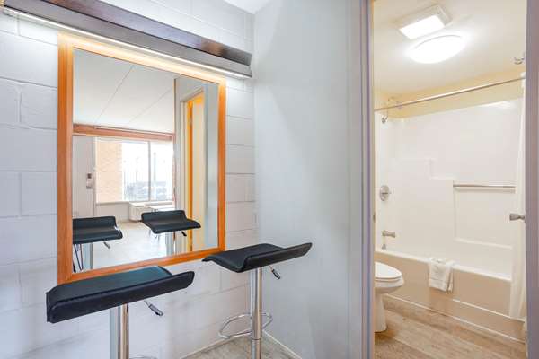  - Starved Rock Motor Inn Travelodge Streator