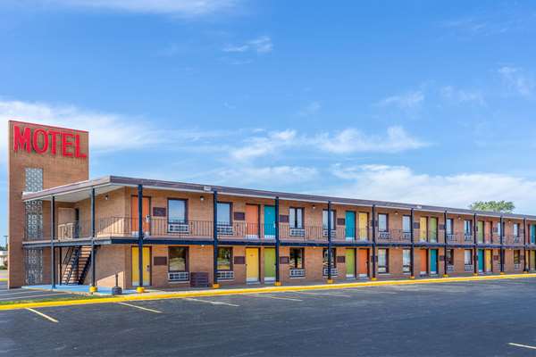 Exterior view - Starved Rock Motor Inn Travelodge Streator