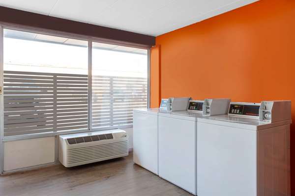 Amenities - Starved Rock Motor Inn Travelodge Streator