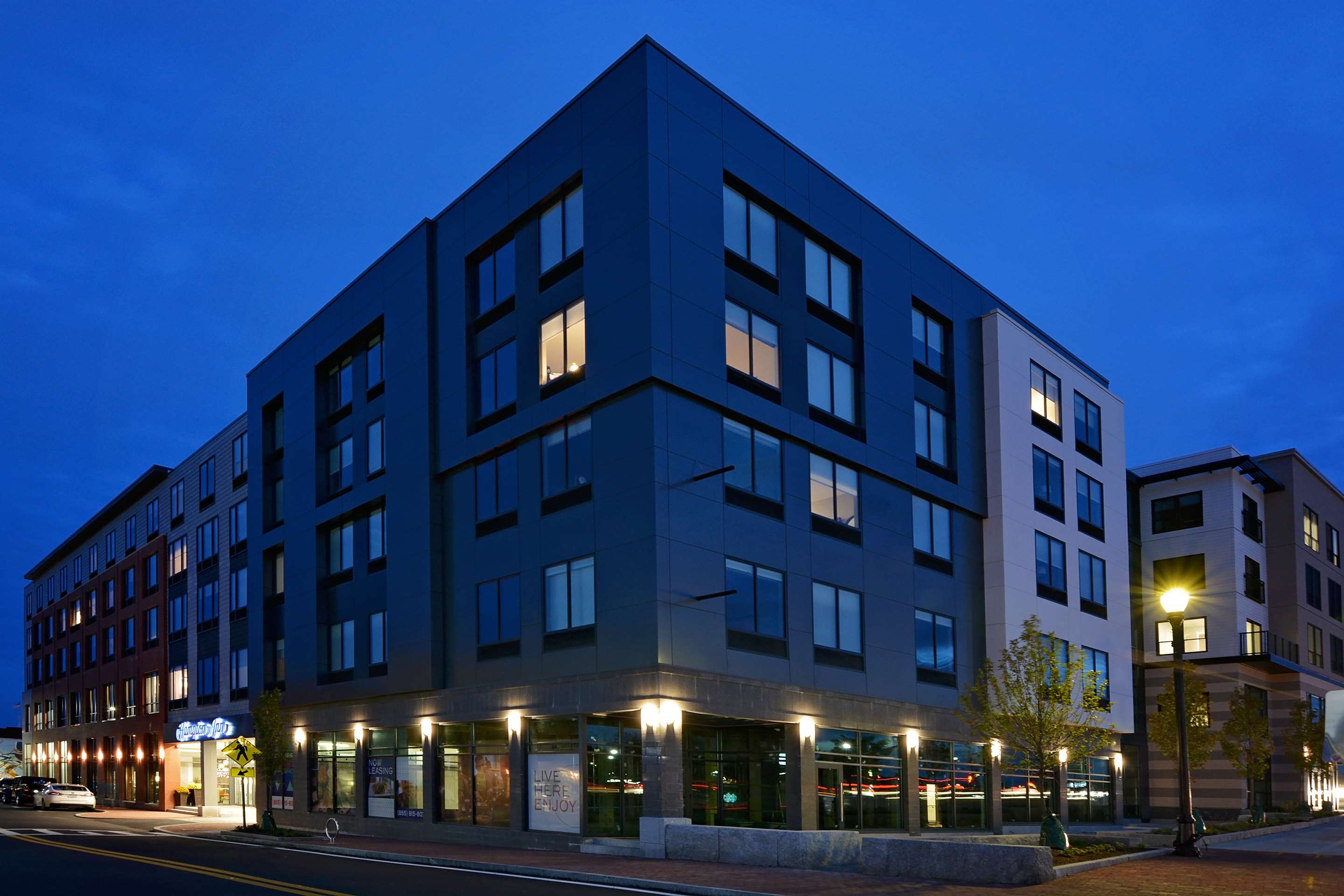 Exterior | Hampton Inn Salem Boston