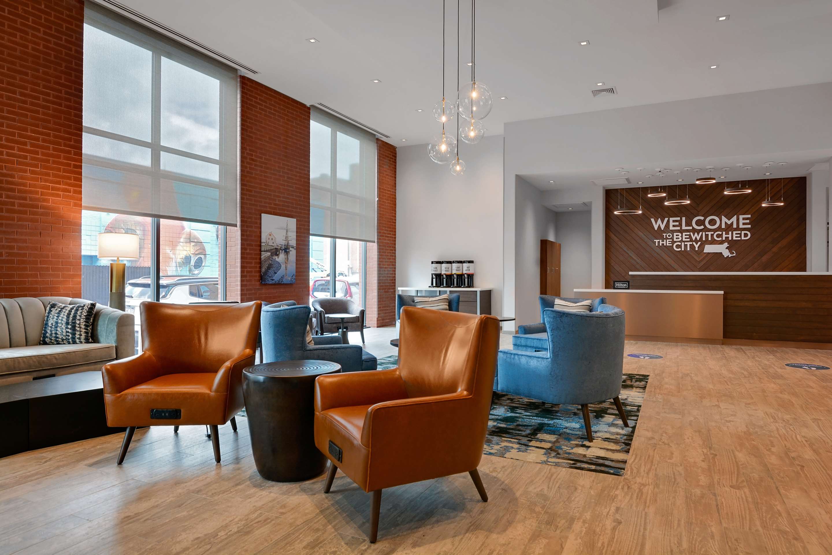 Lobby | Hampton Inn Salem Boston