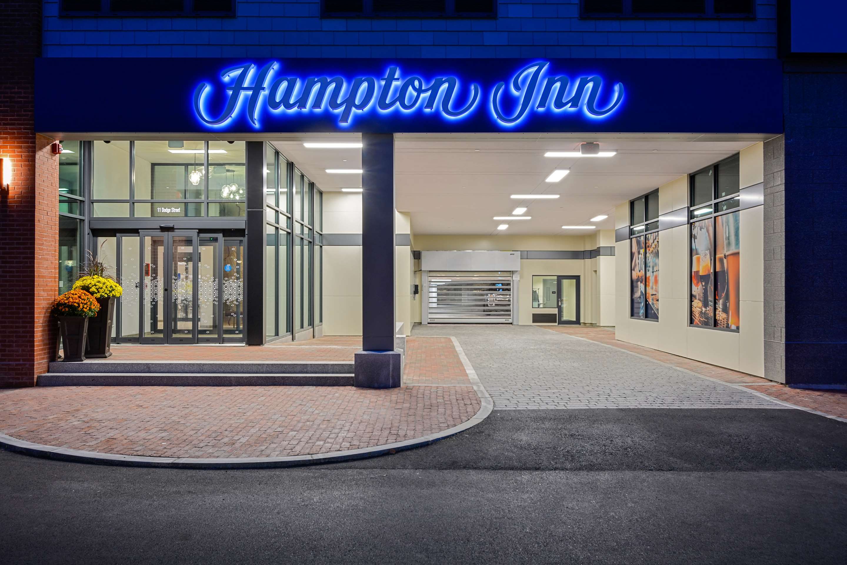Exterior | Hampton Inn Salem Boston