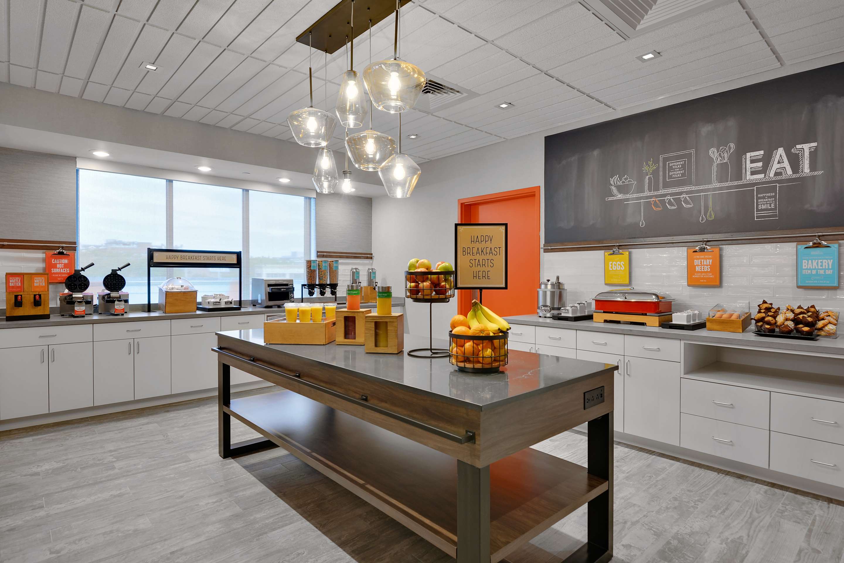 Breakfast Area | Hampton Inn Salem Boston