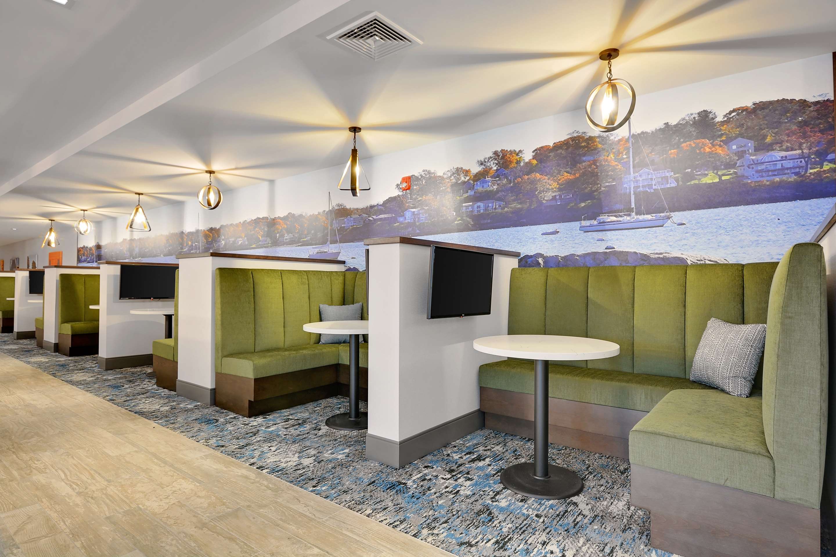 Business Center | Hampton Inn Salem Boston