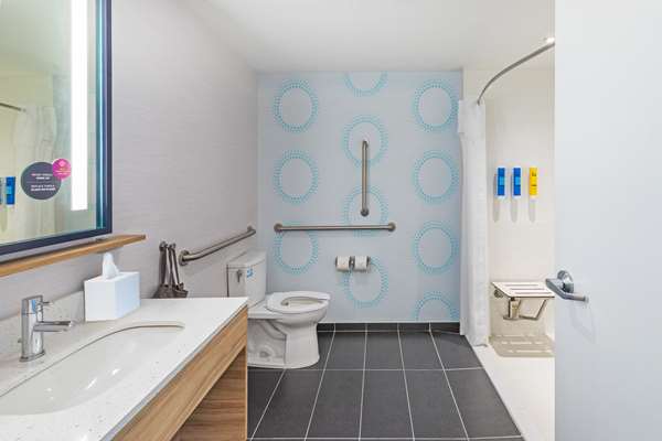  - Tru by Hilton Hotel Airport Laredo