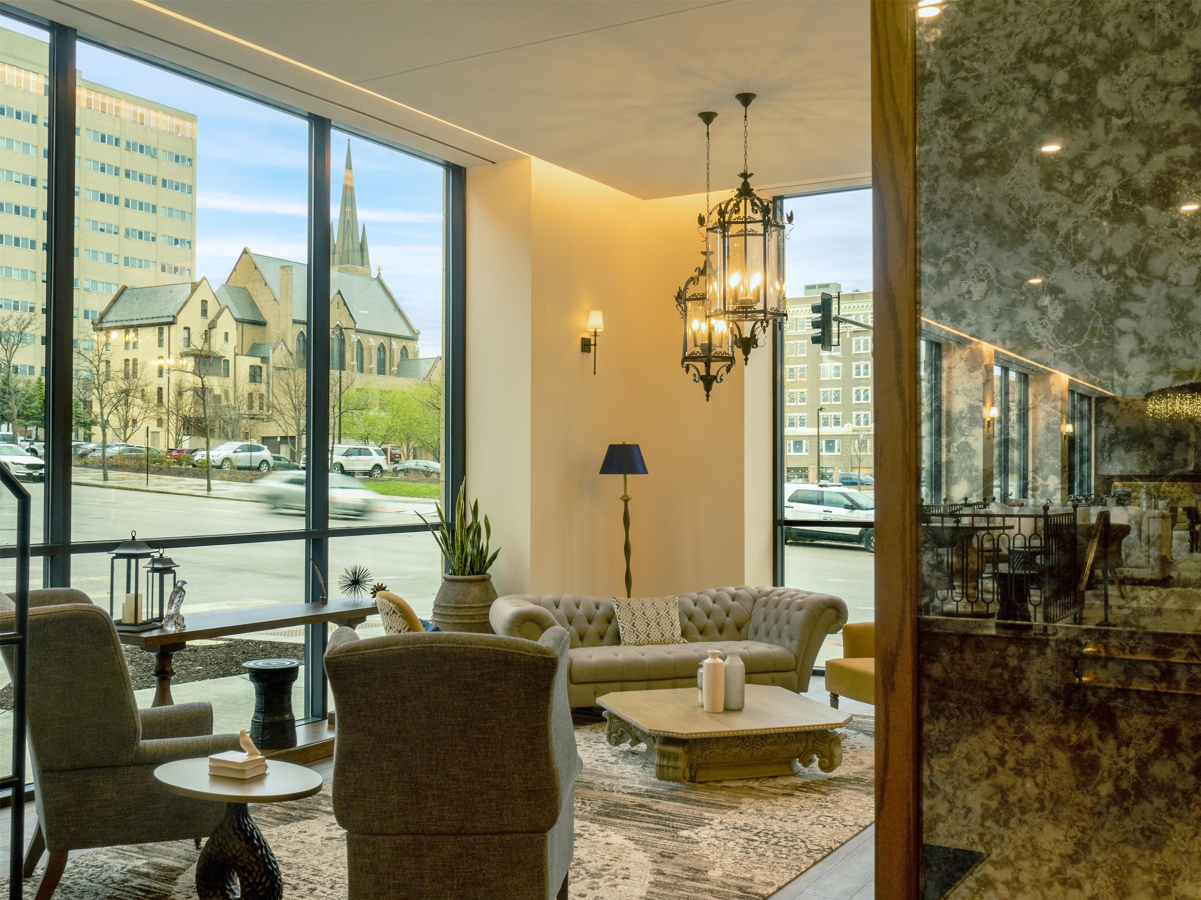 Lobby | The Peregrine Omaha Downtown, Curio Collection by Hilton