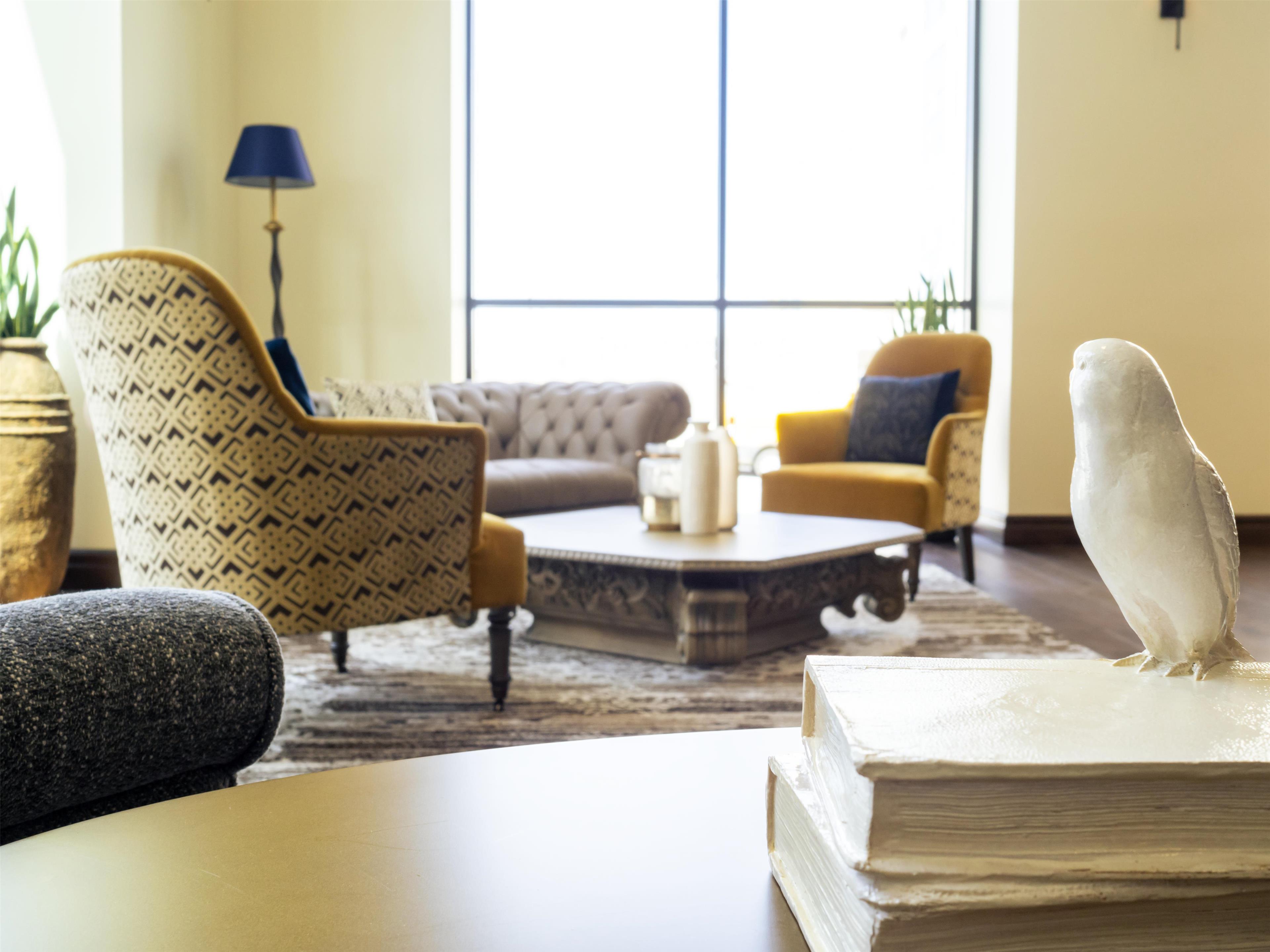 Lobby | The Peregrine Omaha Downtown, Curio Collection by Hilton