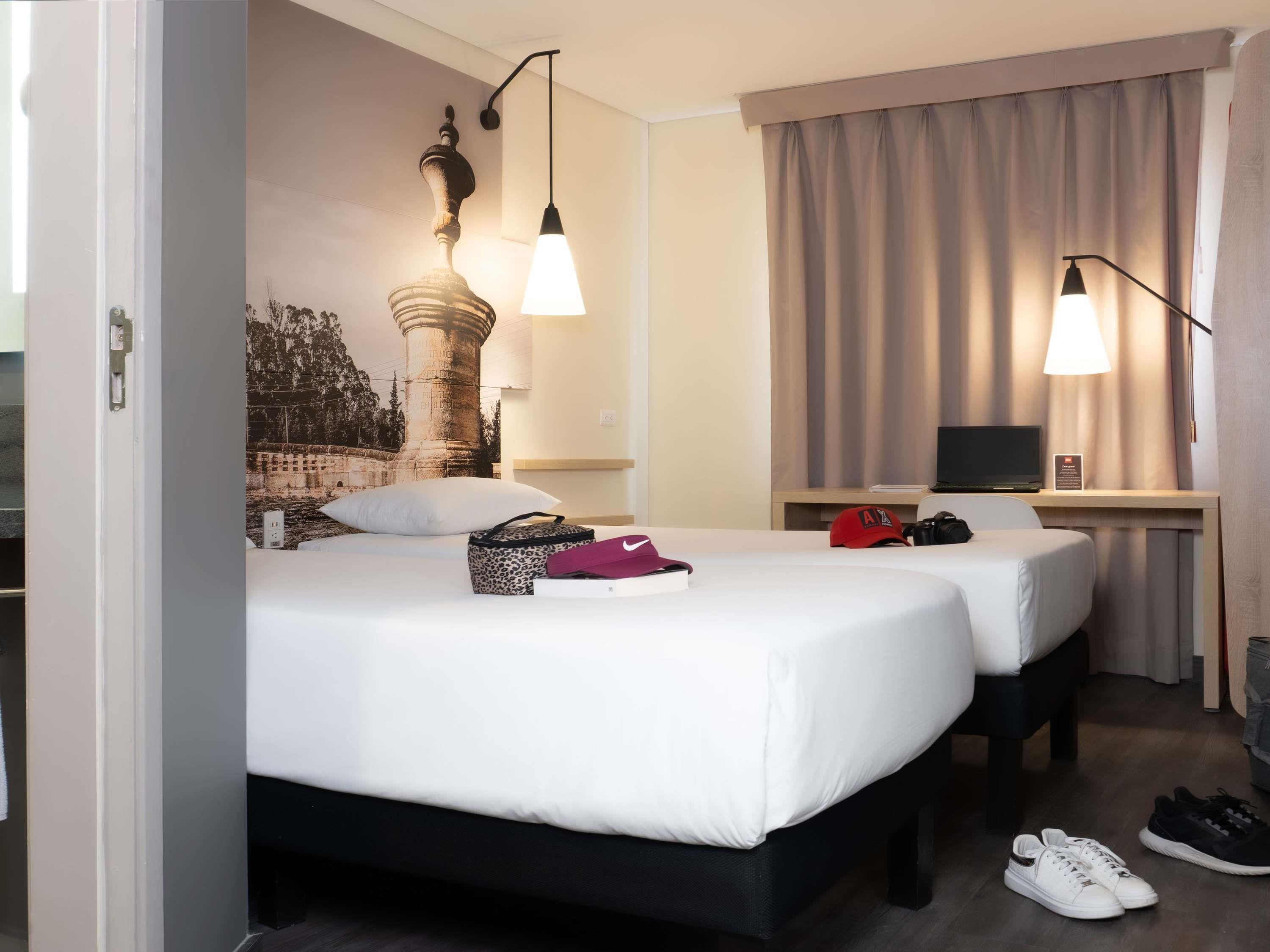 ibis Chia Room Type - Standard room with two single beds