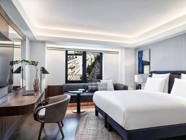 Deluxe room with 1 king size bed
