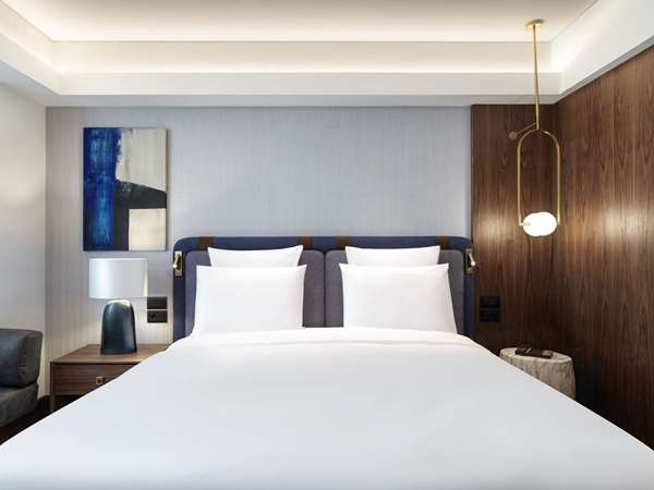 Classic Room with 1 queensize bed