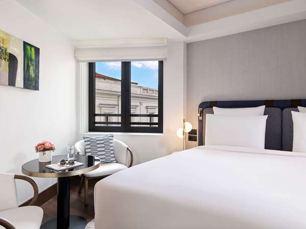 Classic Room with 1 queensize bed