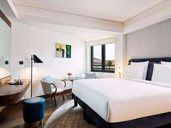 Classic Room with 1 queensize bed
