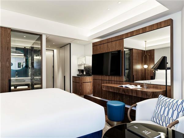 Classic Room with 1 queensize bed