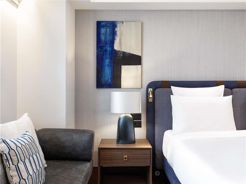Deluxe room with 1 king size bed