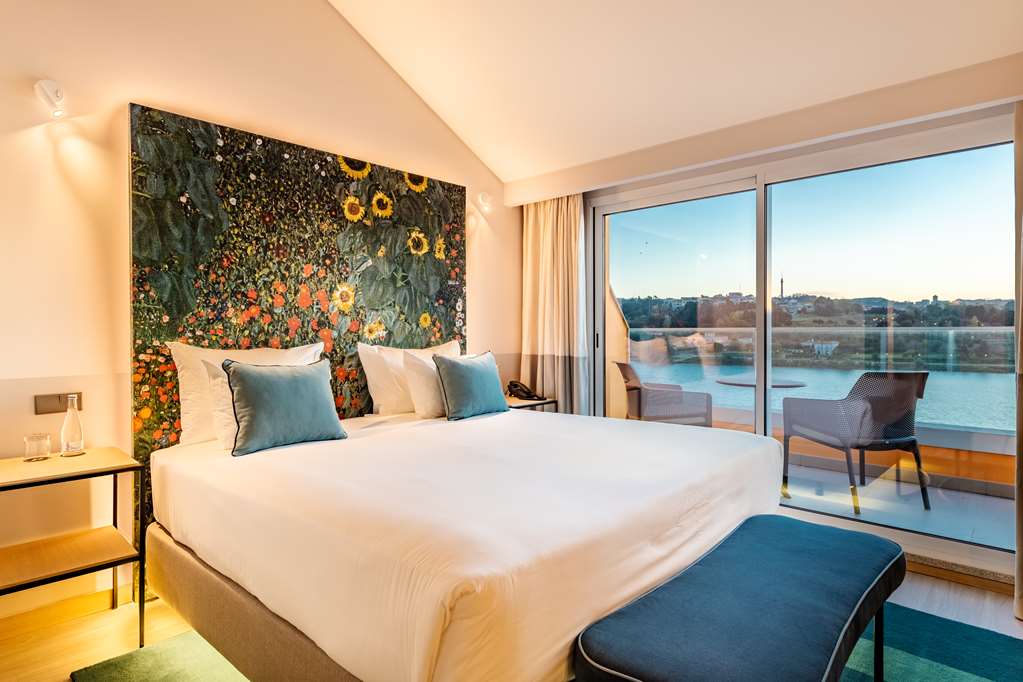 Pestana Douro Riverside Porto-guestroom-Guest Room,On-Site.jpg