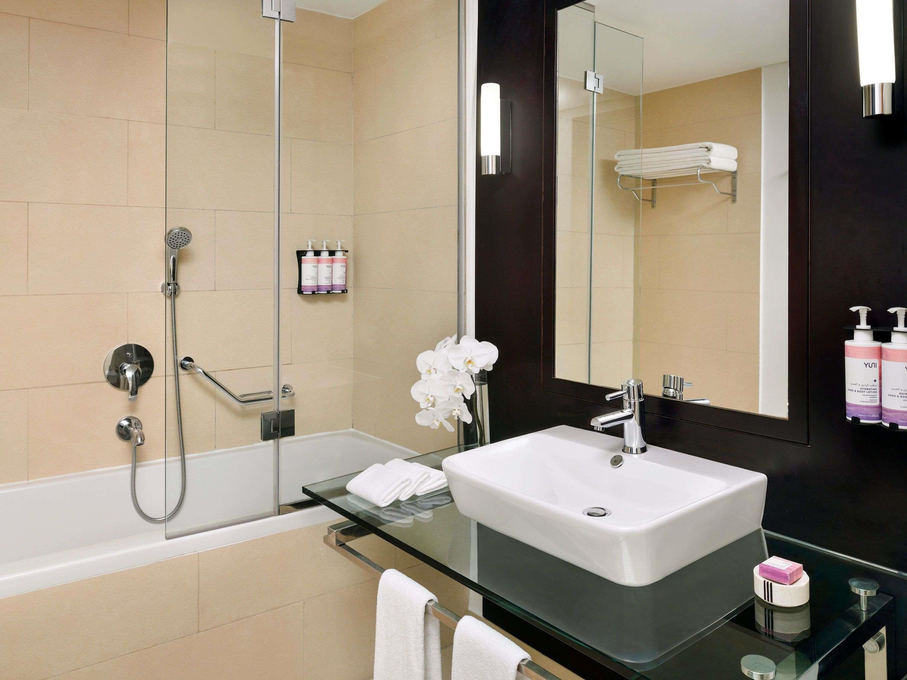 Movenpick Jumeirah Lakes Towers Room Type - Superior Twin Room, Lake View, Free Beach Club Access in Palm Jumeirah