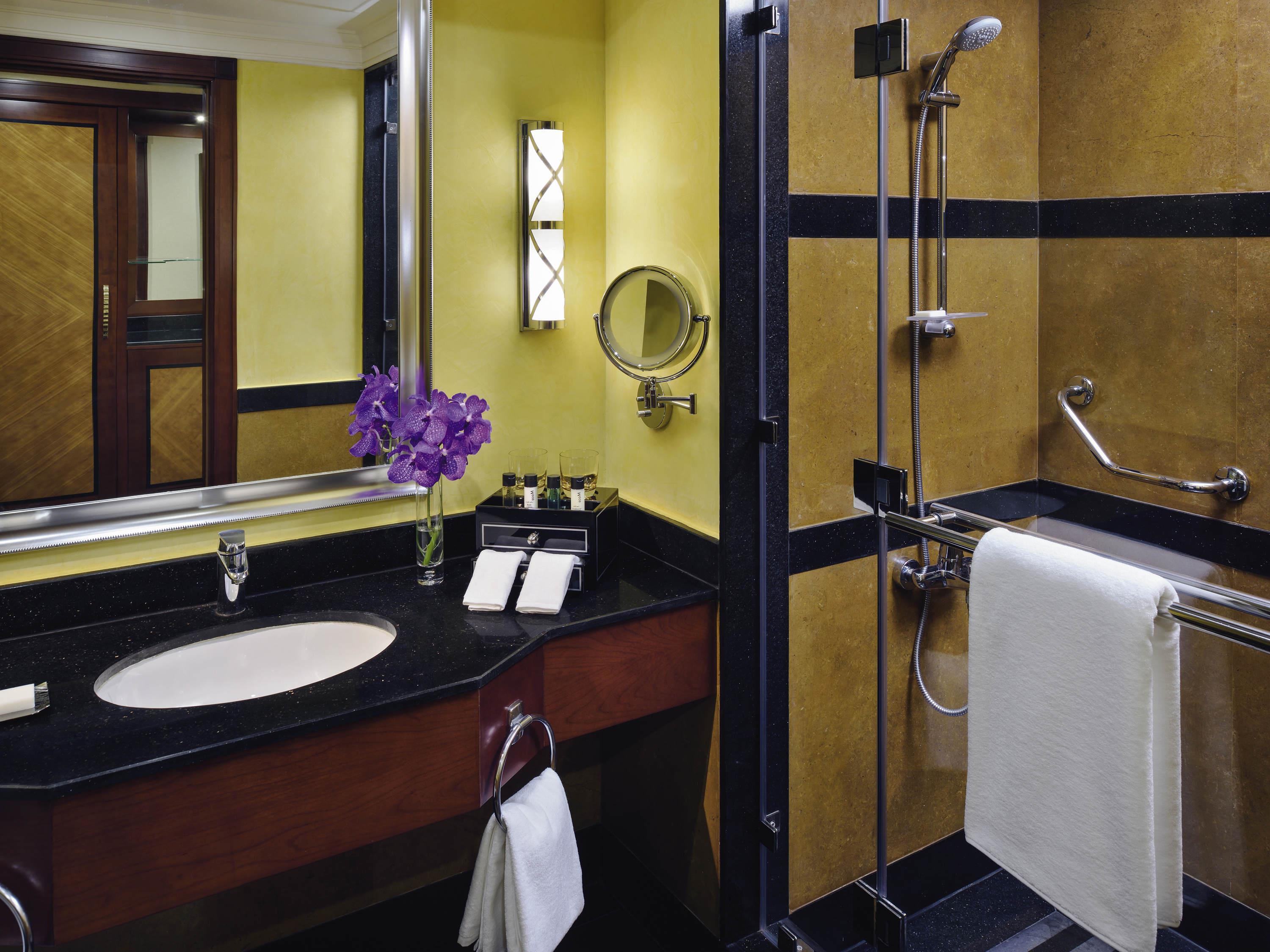 Movenpick Hotel City Star Jeddah Room Type - Deluxe King