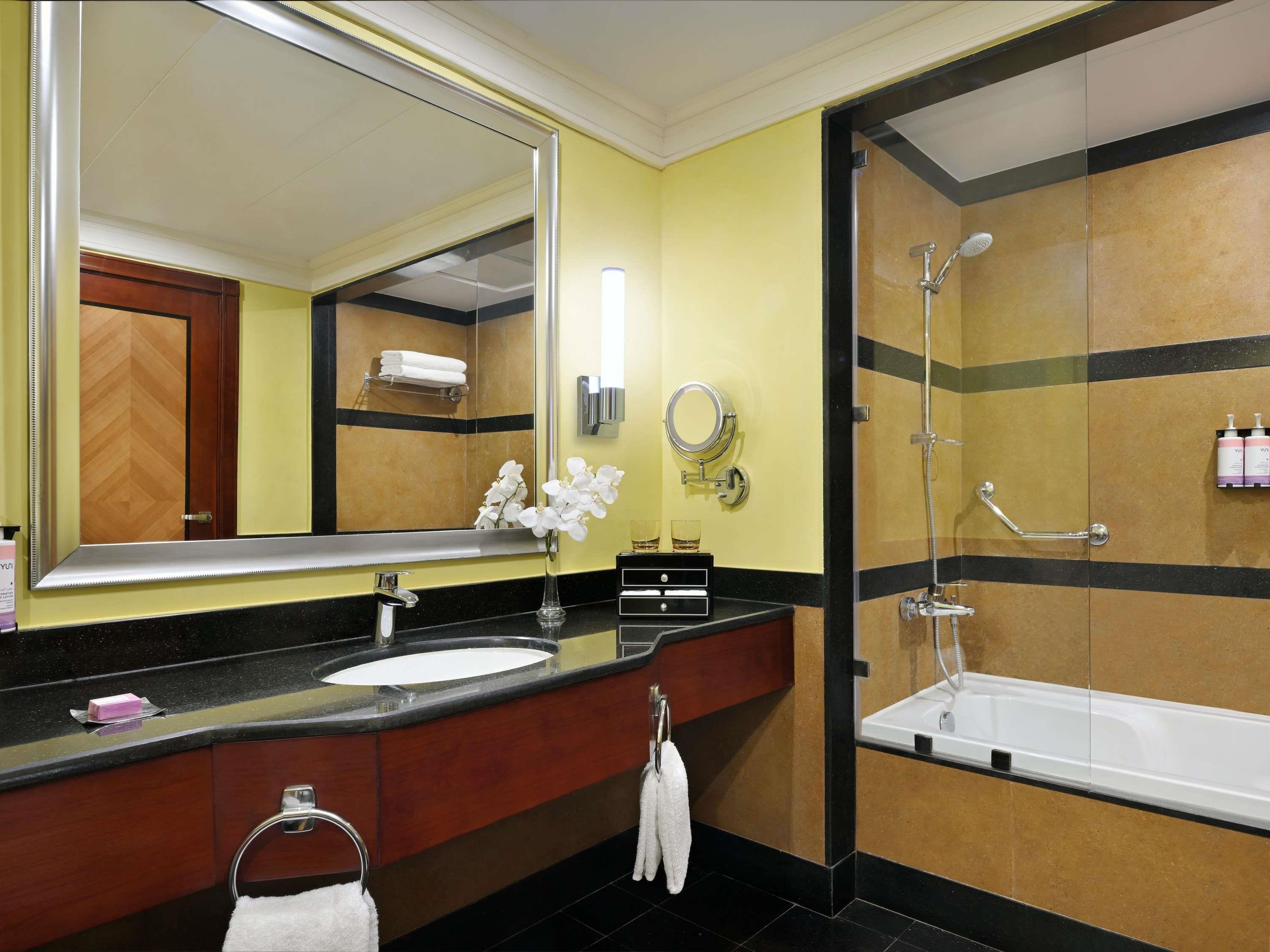 Movenpick Hotel City Star Jeddah Room Type - Deluxe Suite King