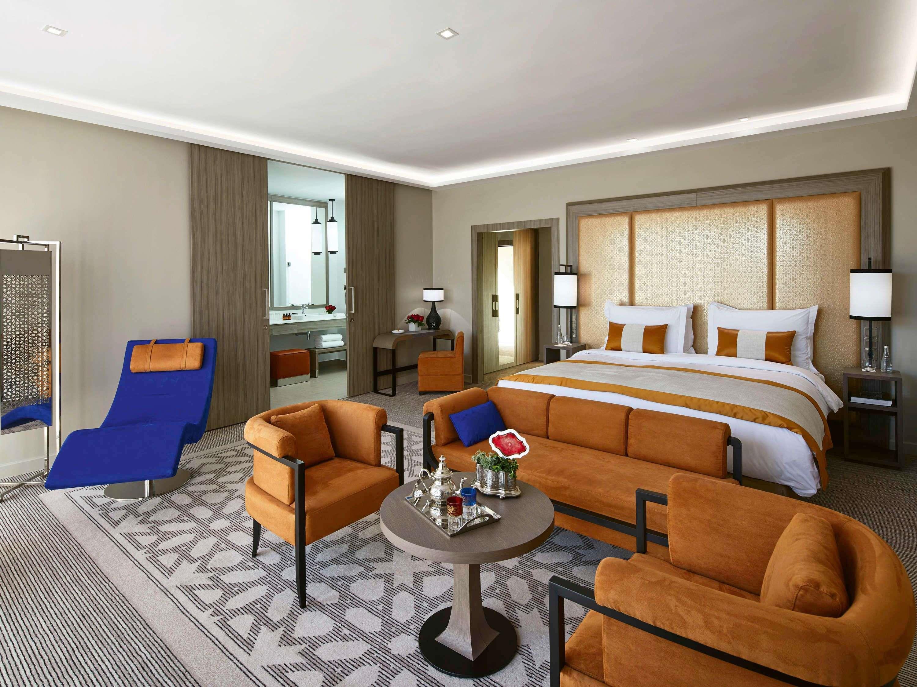 M Room Type - Deluxe Room, 1 King-size bed with garden view