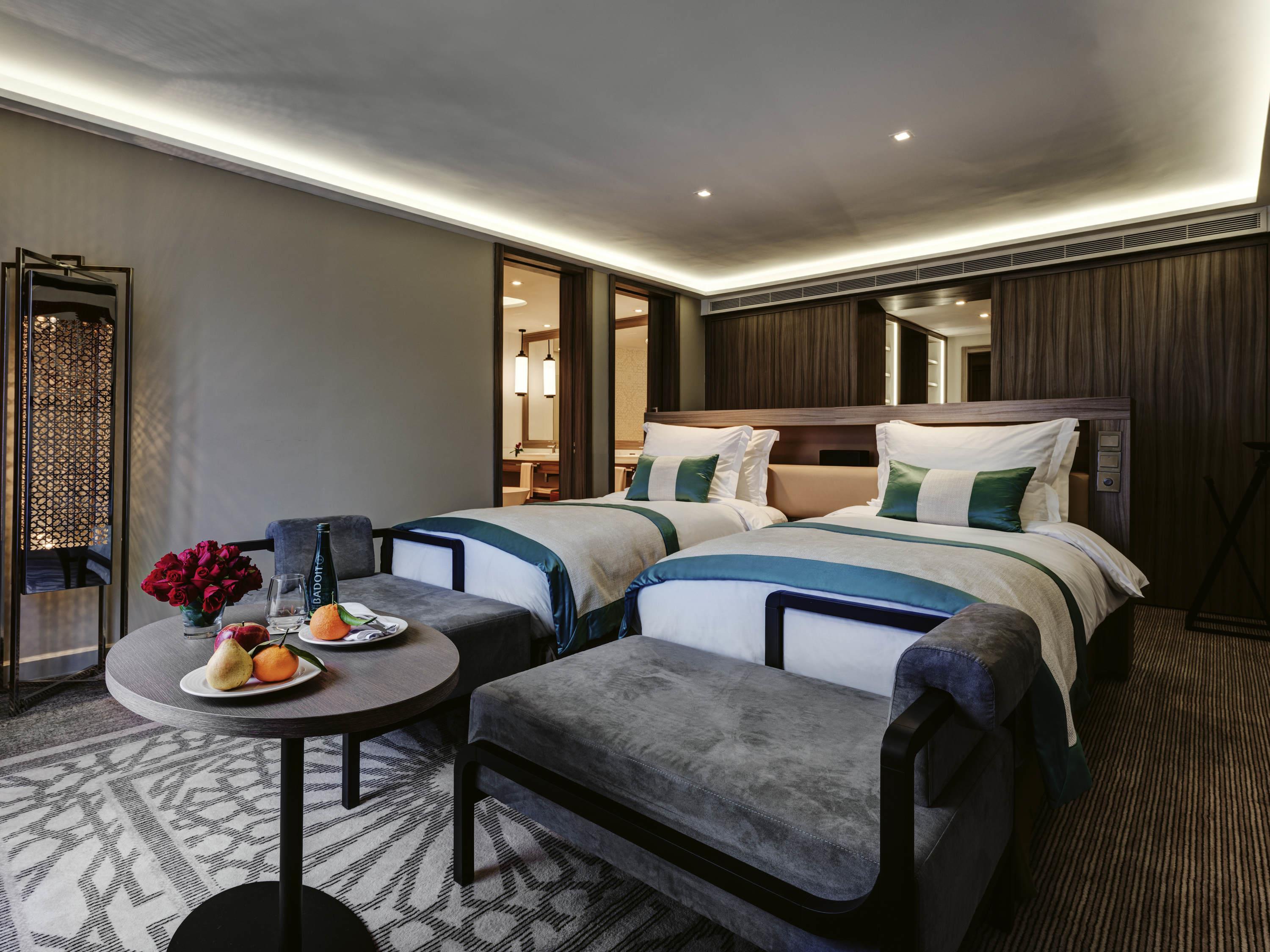 M Room Type - Junior Suite, 2 single beds + sofa, private living room with sofa