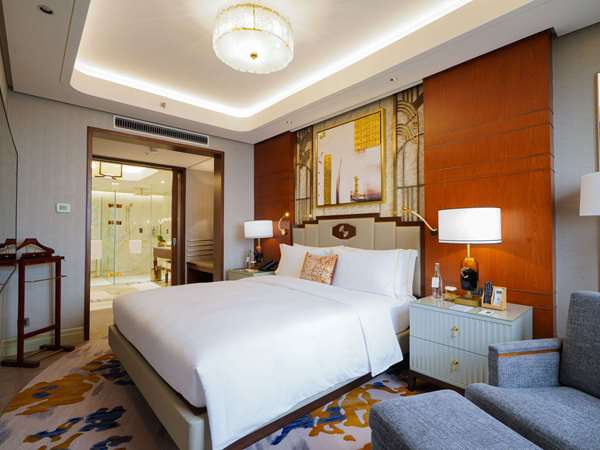 PRESIDENTIAL SUITE, Club lounge access, 1 King Size Bed, Bay View