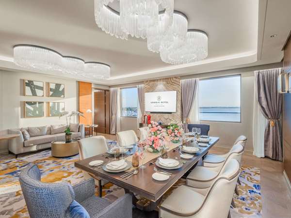 PRESIDENTIAL SUITE, Club lounge access, 1 King Size Bed, Bay View