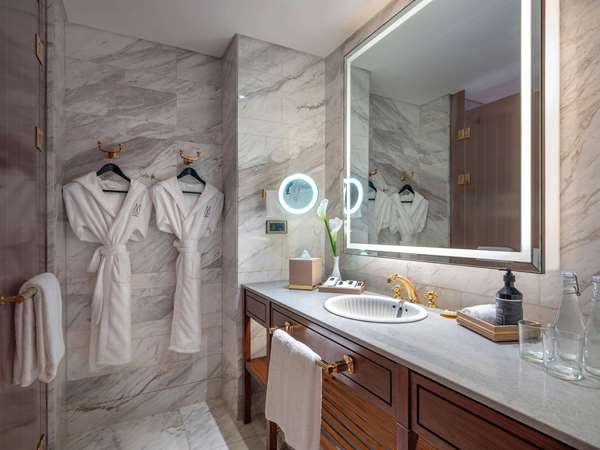 SUPERIOR ATRIUM, 2 Single Size Beds