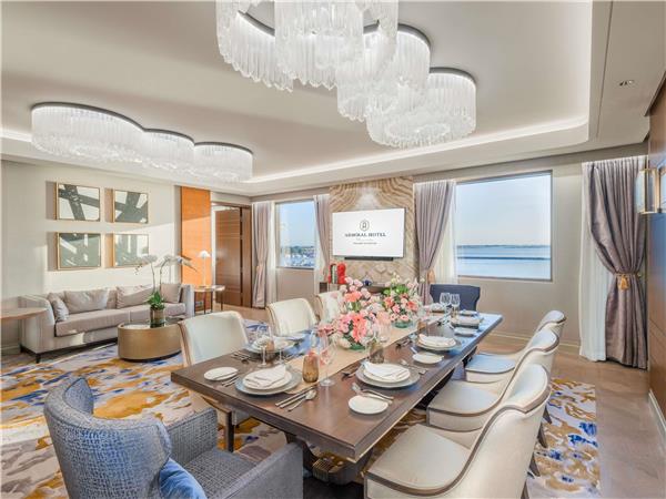 PRESIDENTIAL SUITE, Club lounge access, 1 King Size Bed, Bay View