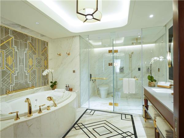 PRESIDENTIAL SUITE, Club lounge access, 1 King Size Bed, Bay View