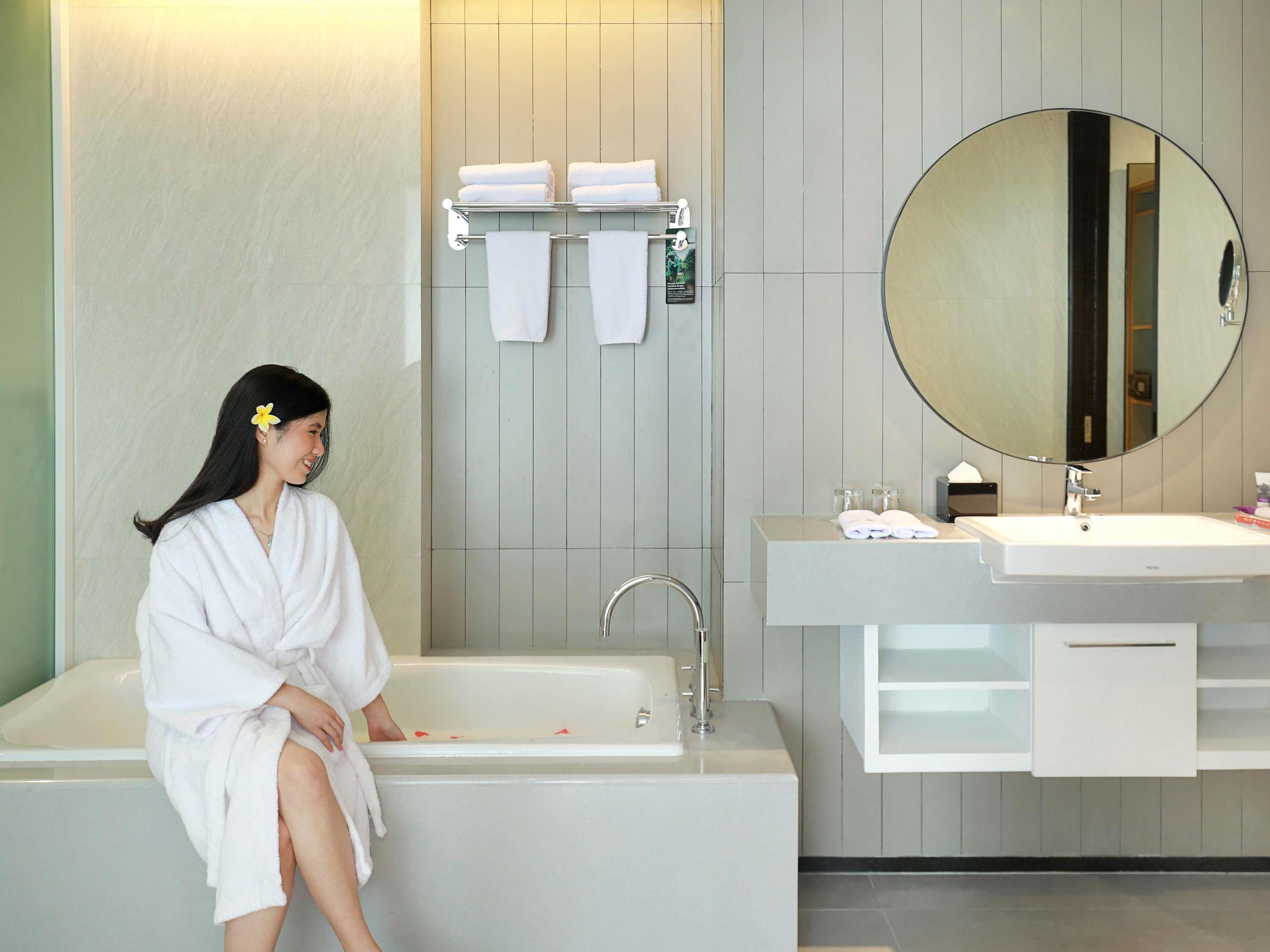 Mercure Samarinda Room Type - Deluxe Suite, River View - 1 King Size Bed