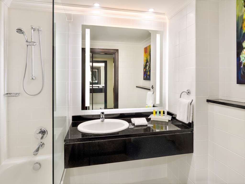 Mövenpick Hotel Amman-guestroom-Guest Room,Bathroom,On-Site.jpg