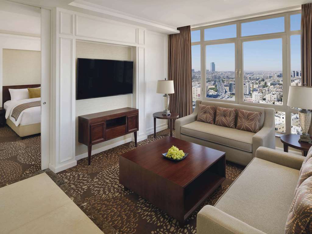 Mövenpick Hotel Amman-guestroom-Guest Room,Suite,On-Site.jpg