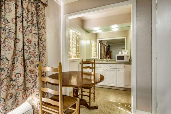 Suite - Americas Best Value Inn Historic Clewiston Inn