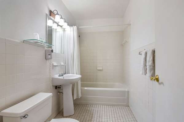  - Americas Best Value Inn Historic Clewiston Inn