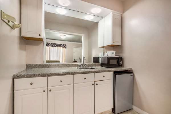  - Americas Best Value Inn Historic Clewiston Inn