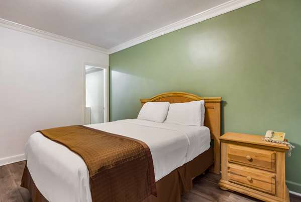  - Americas Best Value Inn Historic Clewiston Inn