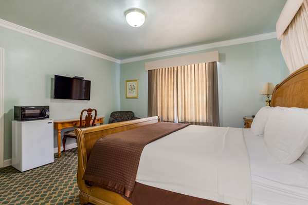  - Americas Best Value Inn Historic Clewiston Inn