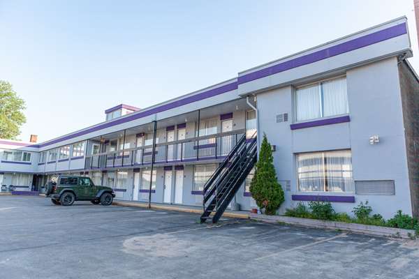 Exterior view - Knights Inn North Bay