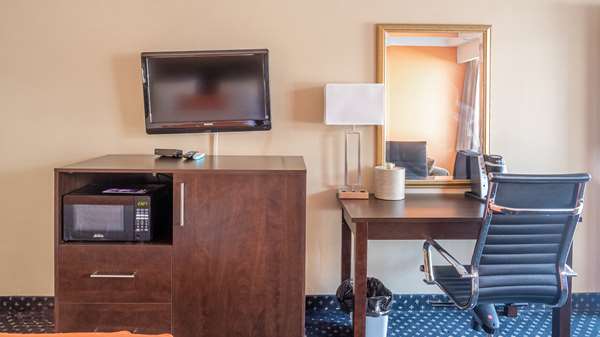  - Knights Inn North Bay