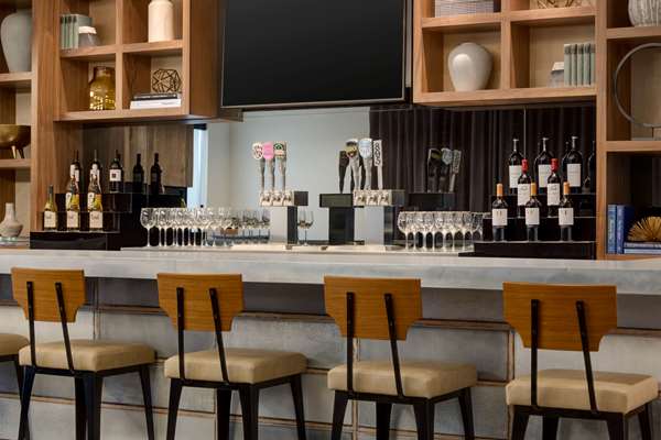 Bar - La Quinta Inn & Suites Santa Rosa