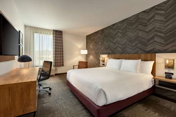  - La Quinta Inn & Suites Santa Rosa