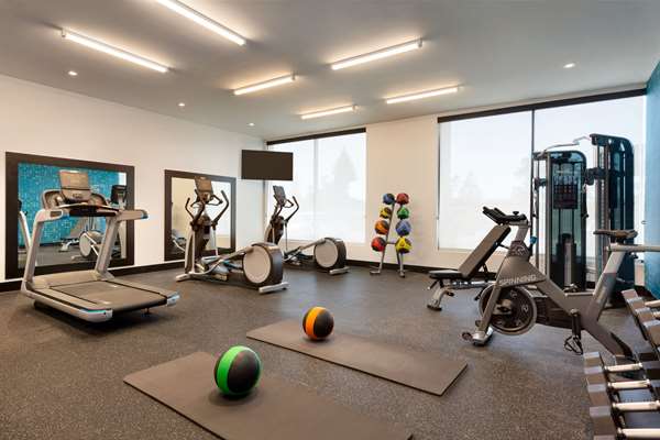 Fitness/ Exercise Room - La Quinta Inn & Suites Santa Rosa