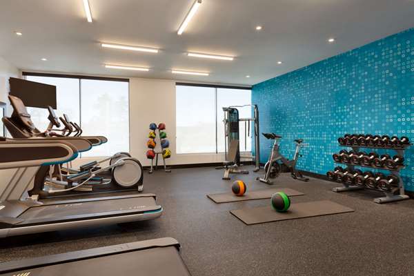 Fitness/ Exercise Room - La Quinta Inn & Suites Santa Rosa