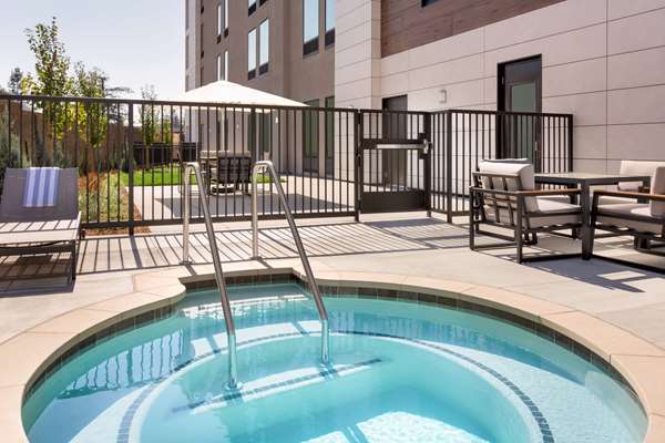 Spa - La Quinta Inn & Suites Santa Rosa