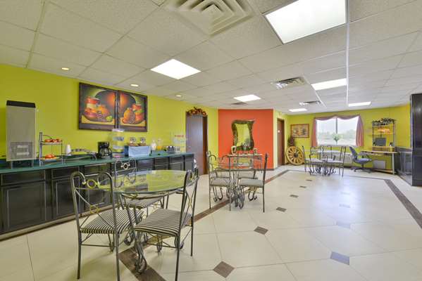 Restaurant - Americas Best Value Inn & Suites Haltom City - I-820, Exit 18