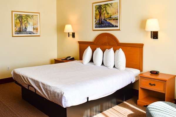 Suite - Americas Best Value Inn & Suites Haltom City - I-820, Exit 18